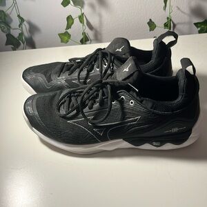 Mizuno Women’s Wave Luminous 2 Volleyball Shoe Size 11